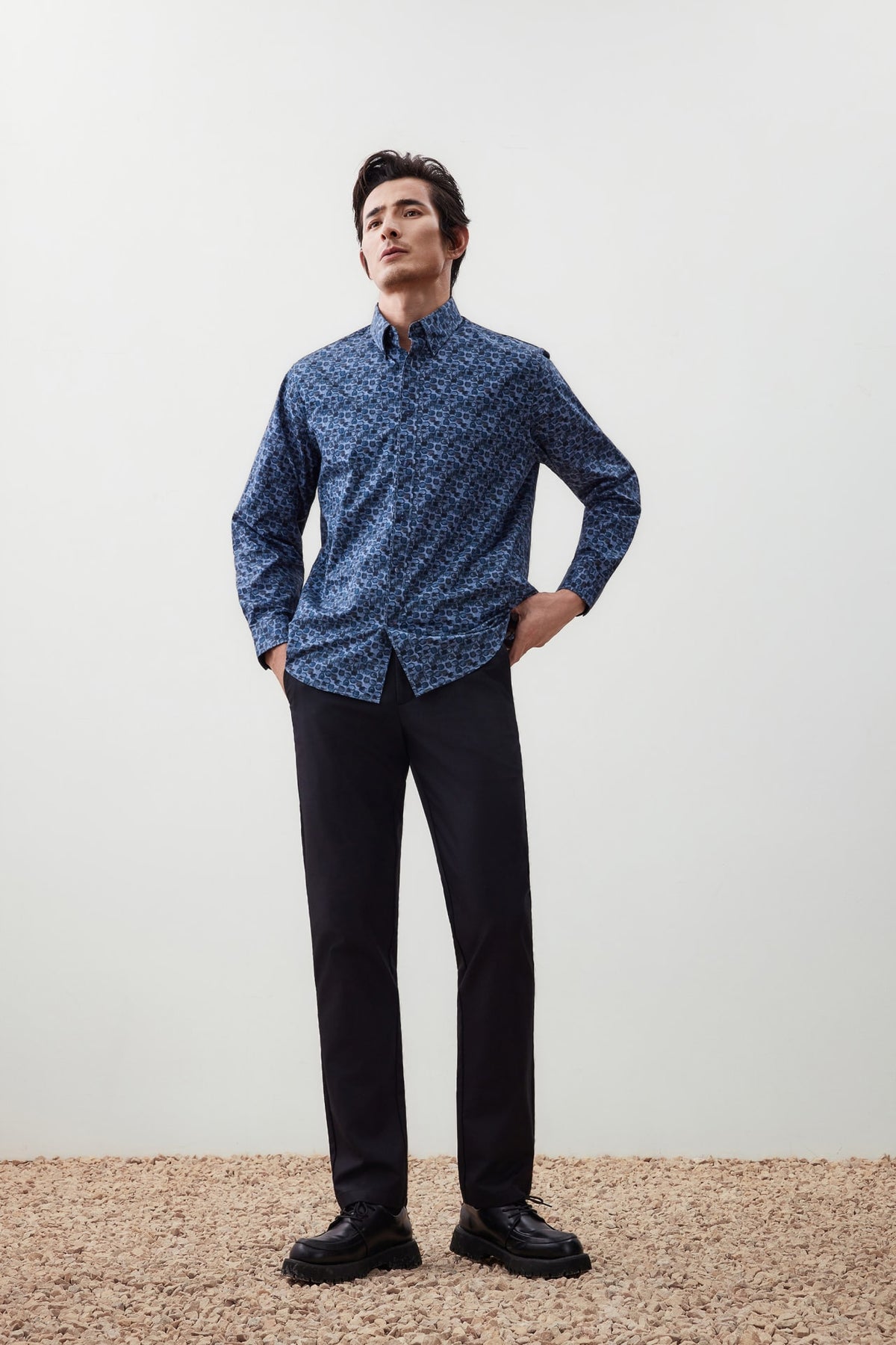 G2000 Shirts Wrinkle-Free Horseshoe Digital Print Comfort Fit Twill Casual Shirt Peacoat Comfort