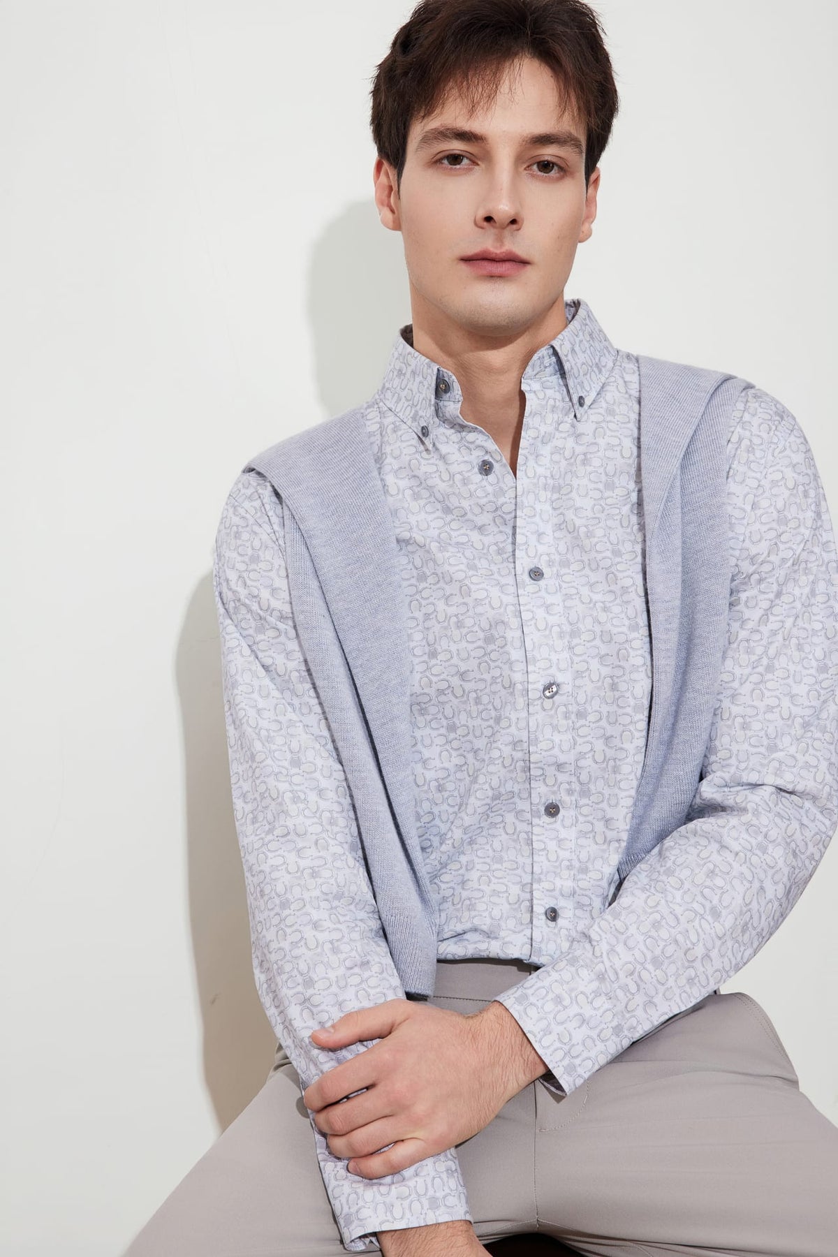 G2000 Shirts Wrinkle-Free Horseshoe Digital Print Comfort Fit Twill Casual Shirt