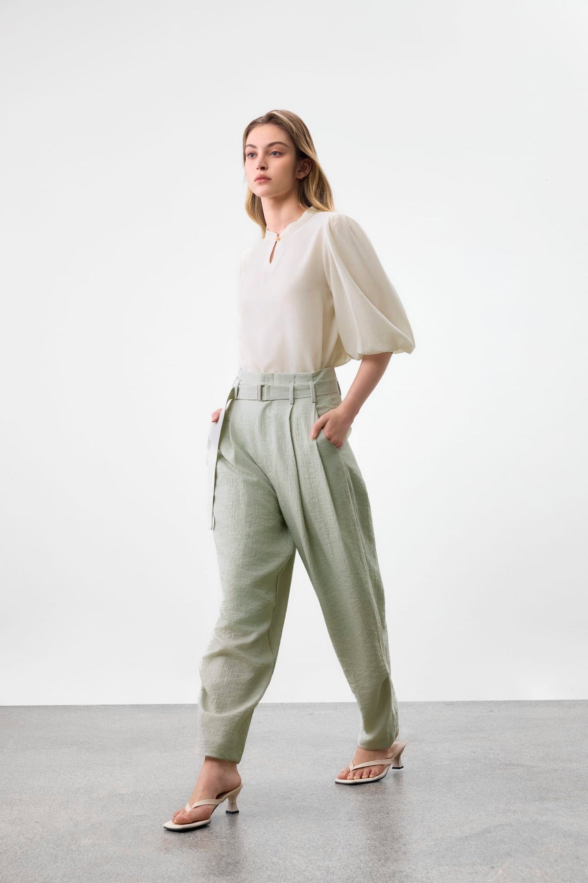 G2000 - Blouses - Pleated Detail Stand Collar Regualr Fit Blouse