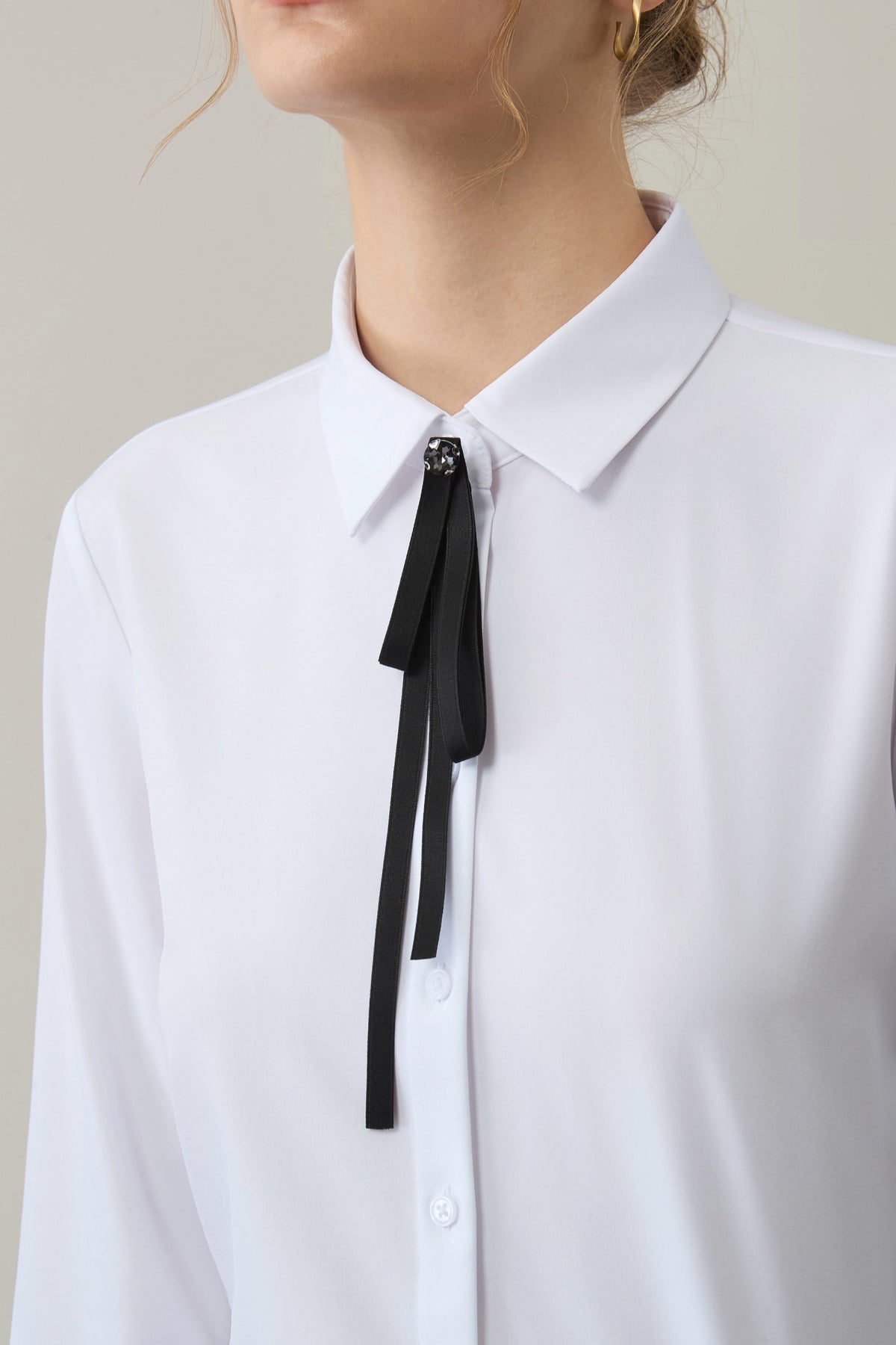Non-Iron Dry Stretch Poplin Comfort Fit Long Sleeve Shirt with Detachable Bow Tie