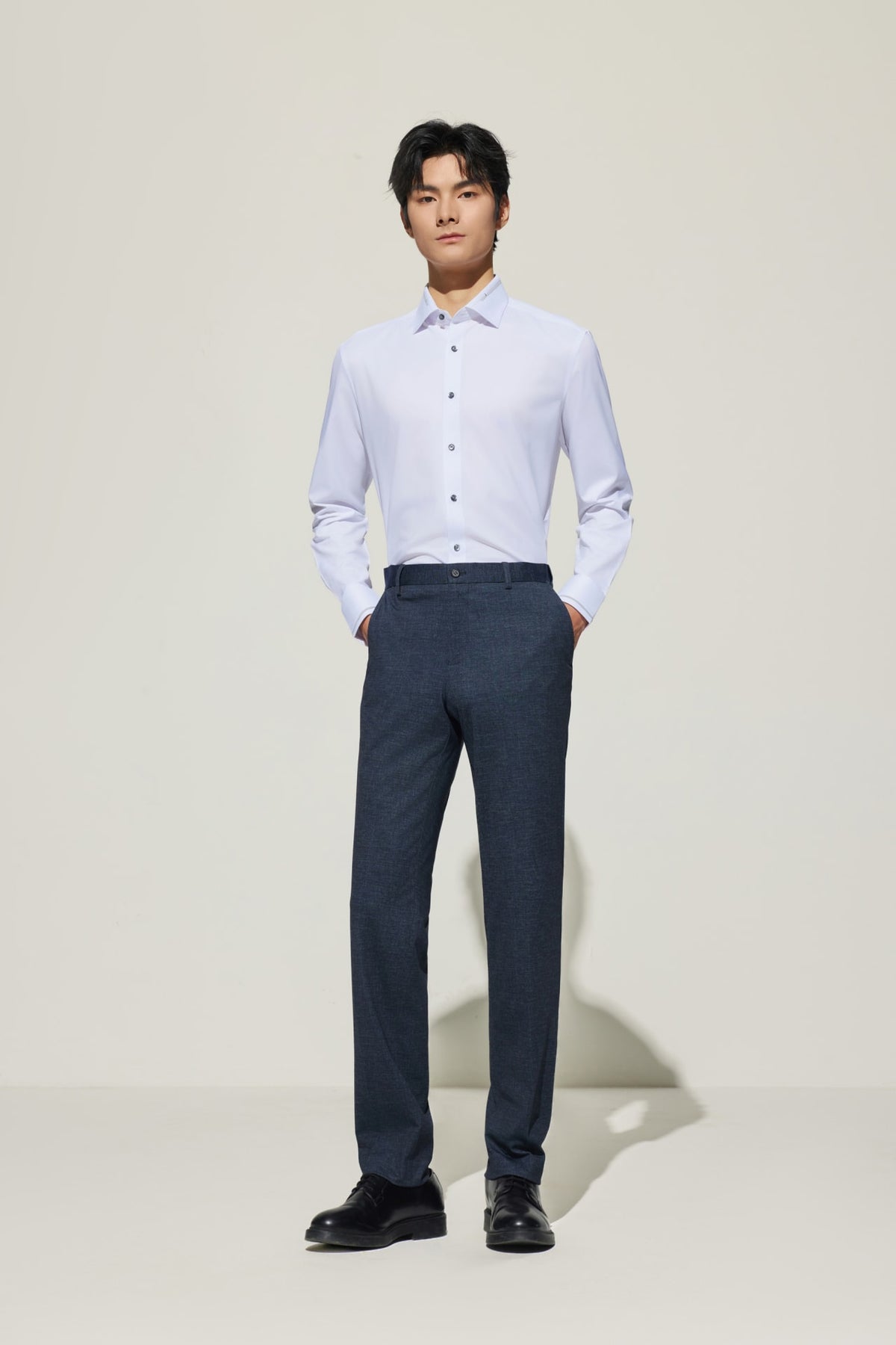 G2000 Shirts Non-Iron Dry Stretch Smart Fit Twill Shirt with Design Detail Polished Frost Smart