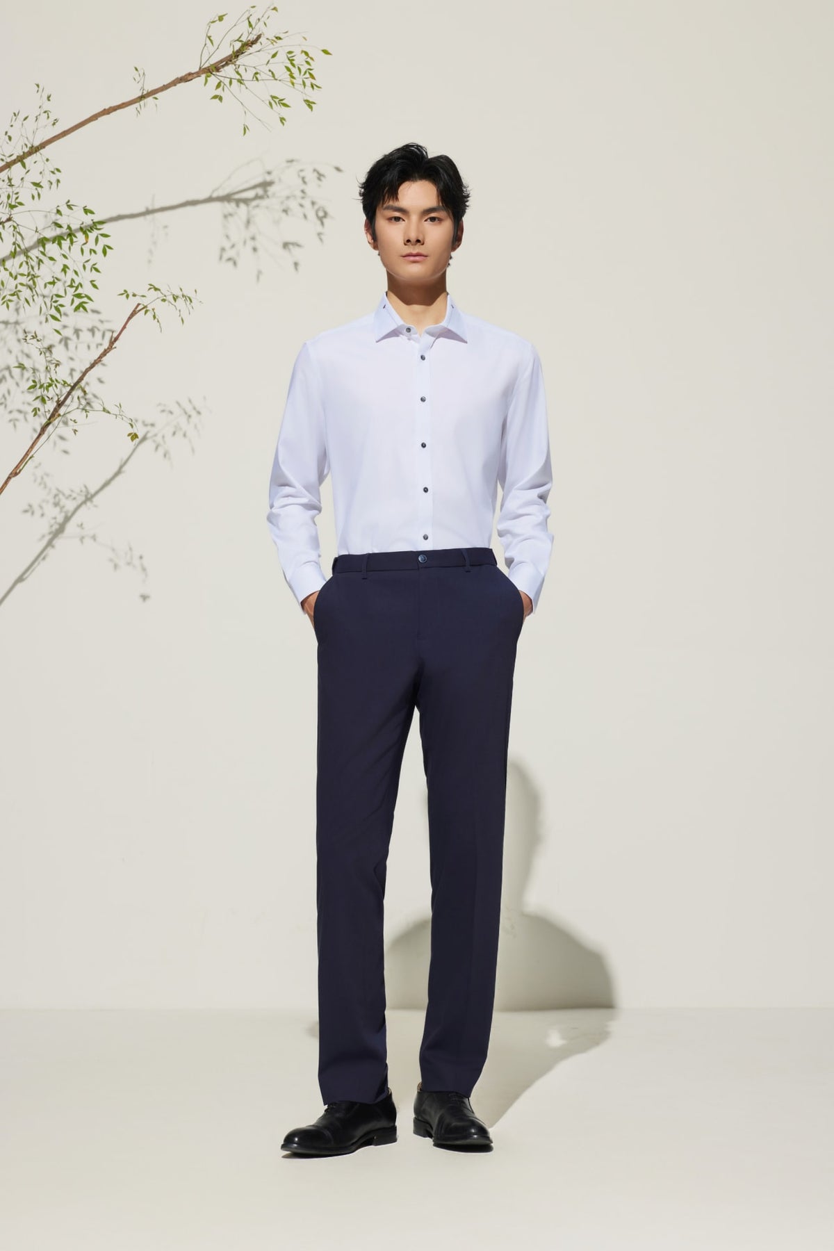 G2000 Shirts Non-Iron Silky Touch Smart Fit Twill Shirt with Design Detail