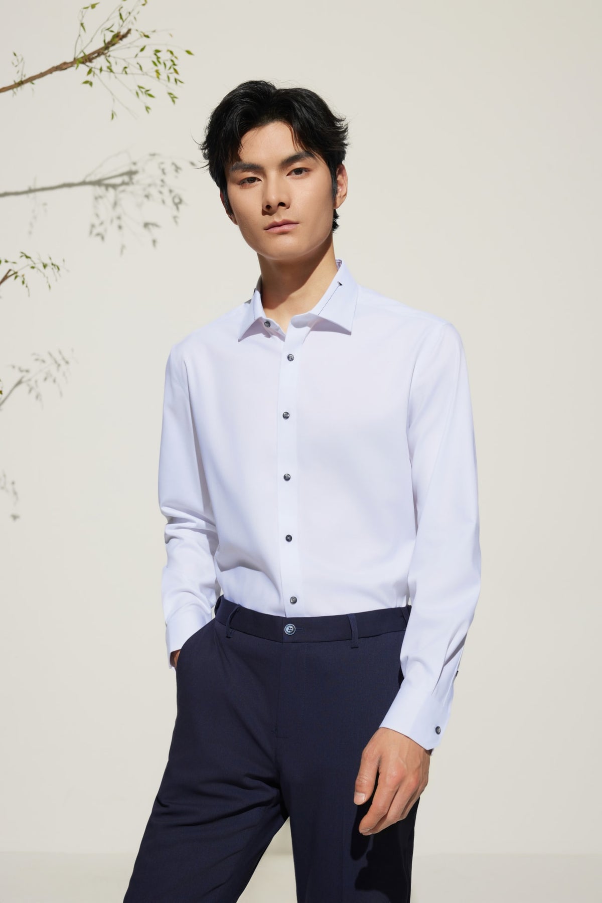 G2000 Shirts Non-Iron Silky Touch Smart Fit Twill Shirt with Design Detail