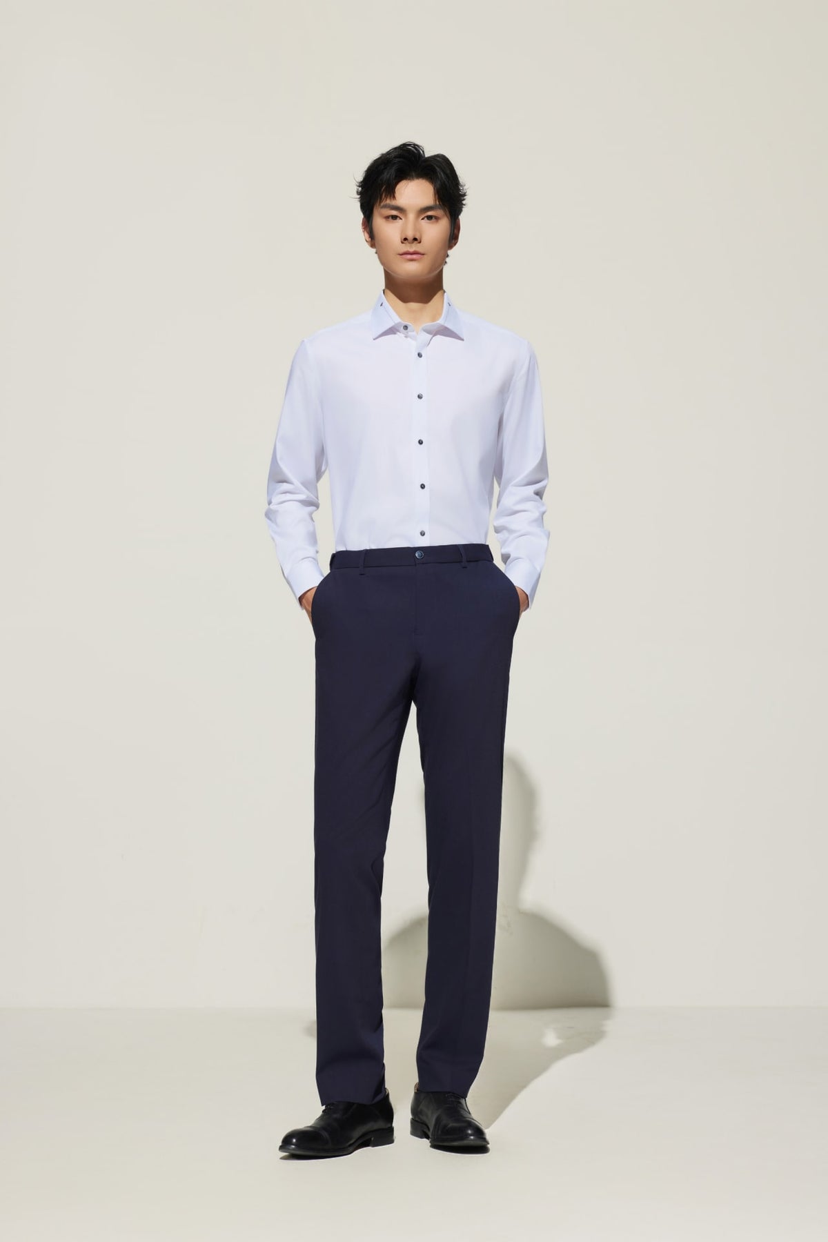 G2000 Shirts Non-Iron Silky Touch Smart Fit Twill Shirt with Design Detail Polished Frost Smart