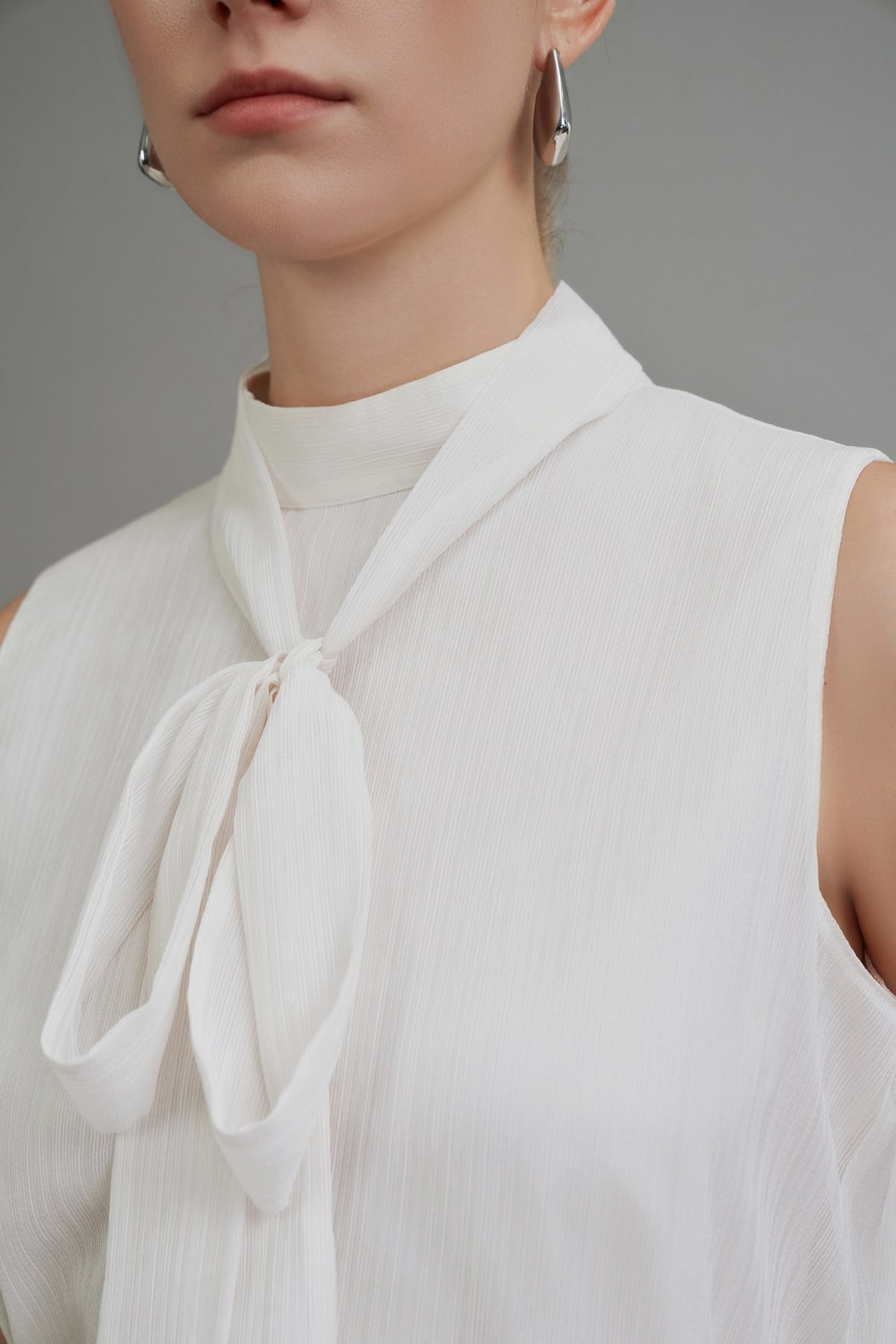 G2000 Blouses Stand Collar Blouse With Detachable Tie