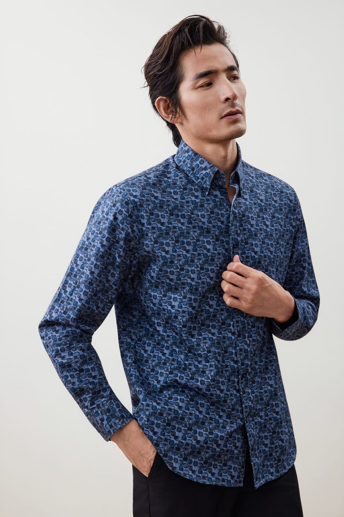 G2000 Shirts Wrinkle-Free Horseshoe Digital Print Comfort Fit Twill Casual Shirt