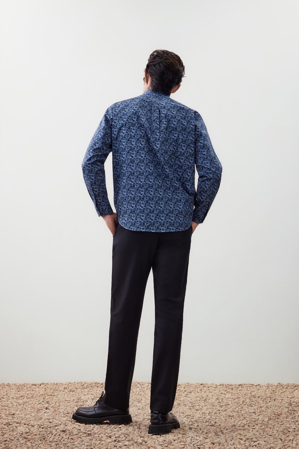 G2000 Shirts Wrinkle-Free Horseshoe Digital Print Comfort Fit Twill Casual Shirt