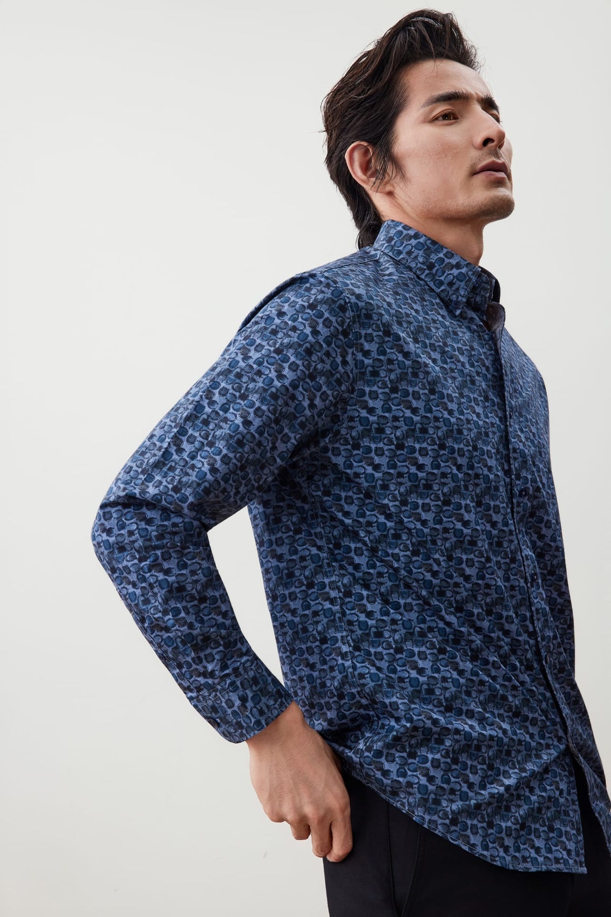 G2000 Shirts Wrinkle-Free Horseshoe Digital Print Comfort Fit Twill Casual Shirt