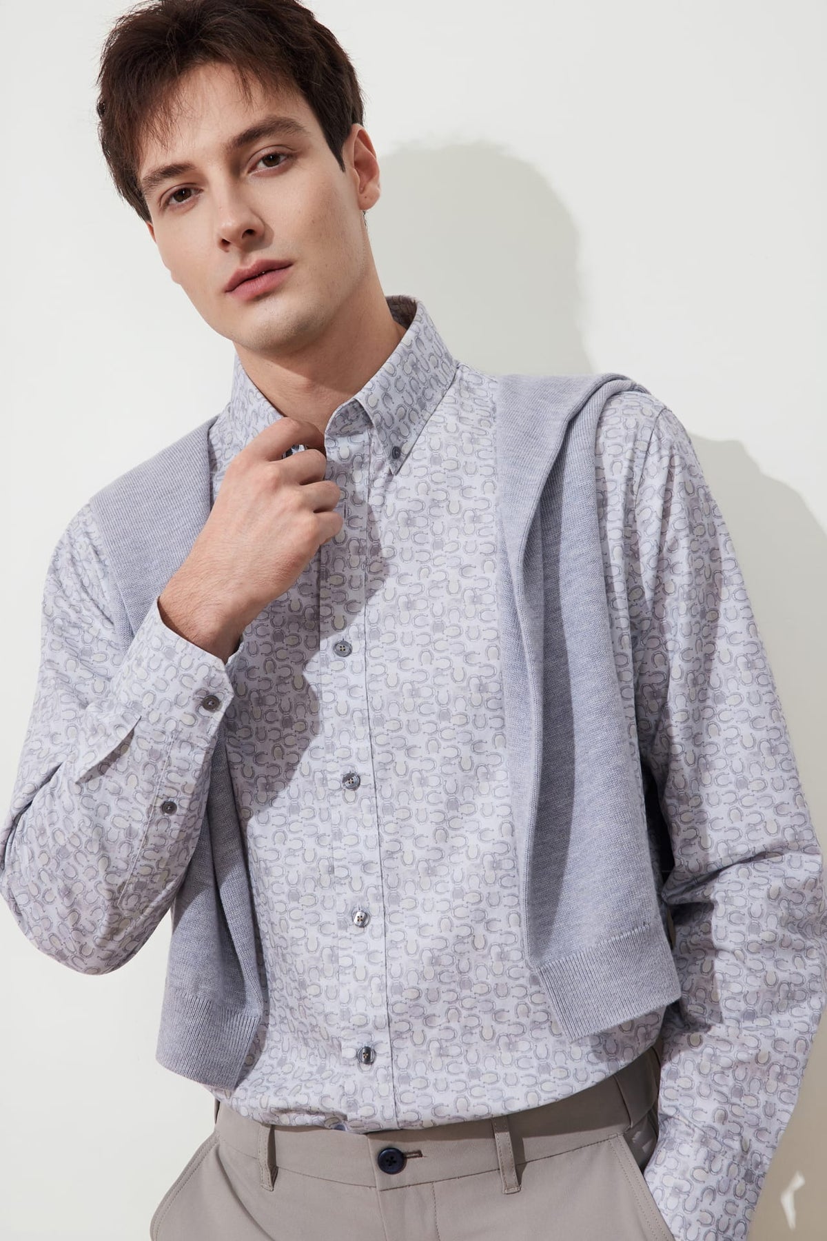 G2000 Shirts Wrinkle-Free Horseshoe Digital Print Comfort Fit Twill Casual Shirt