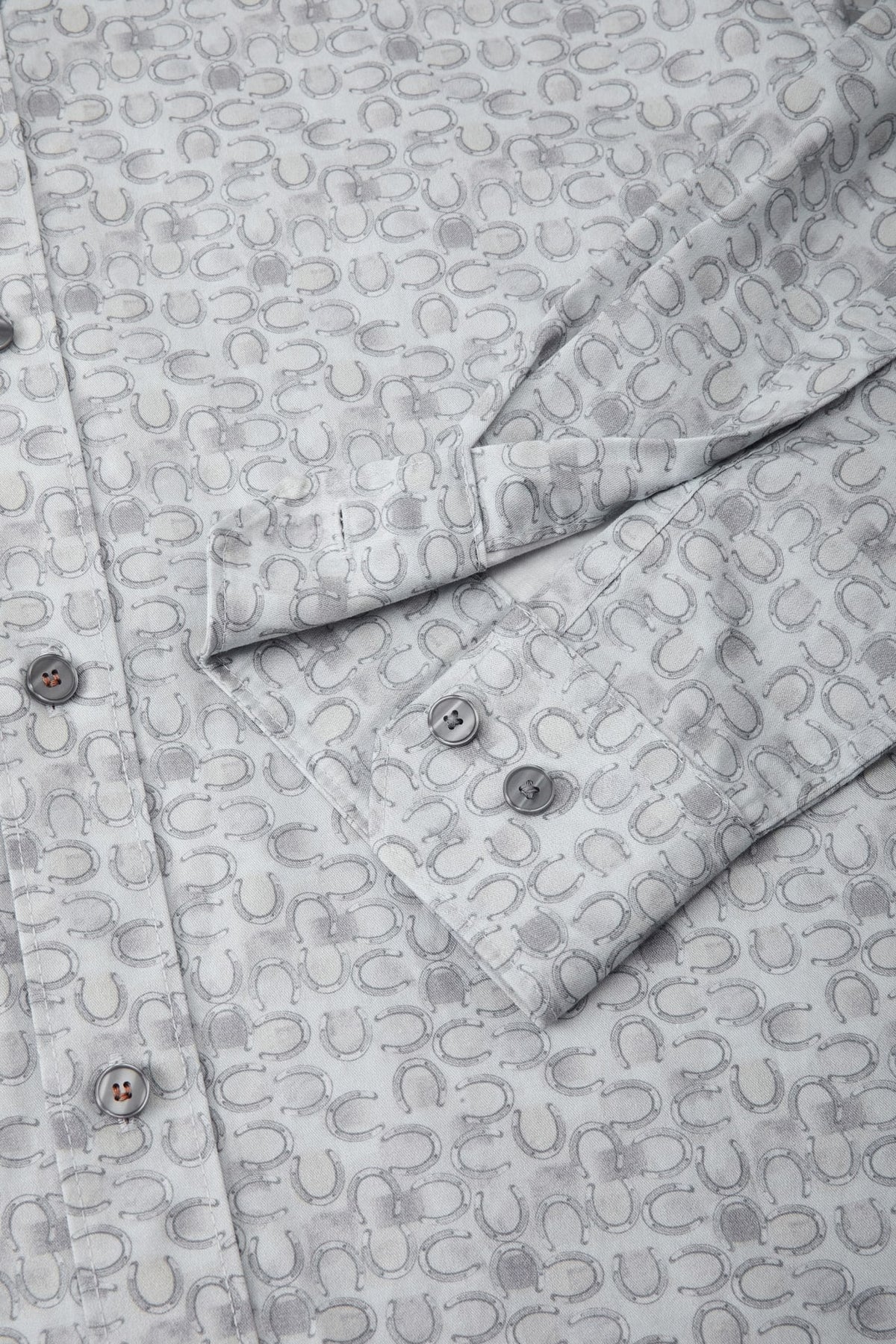 G2000 Shirts Wrinkle-Free Horseshoe Digital Print Comfort Fit Twill Casual Shirt