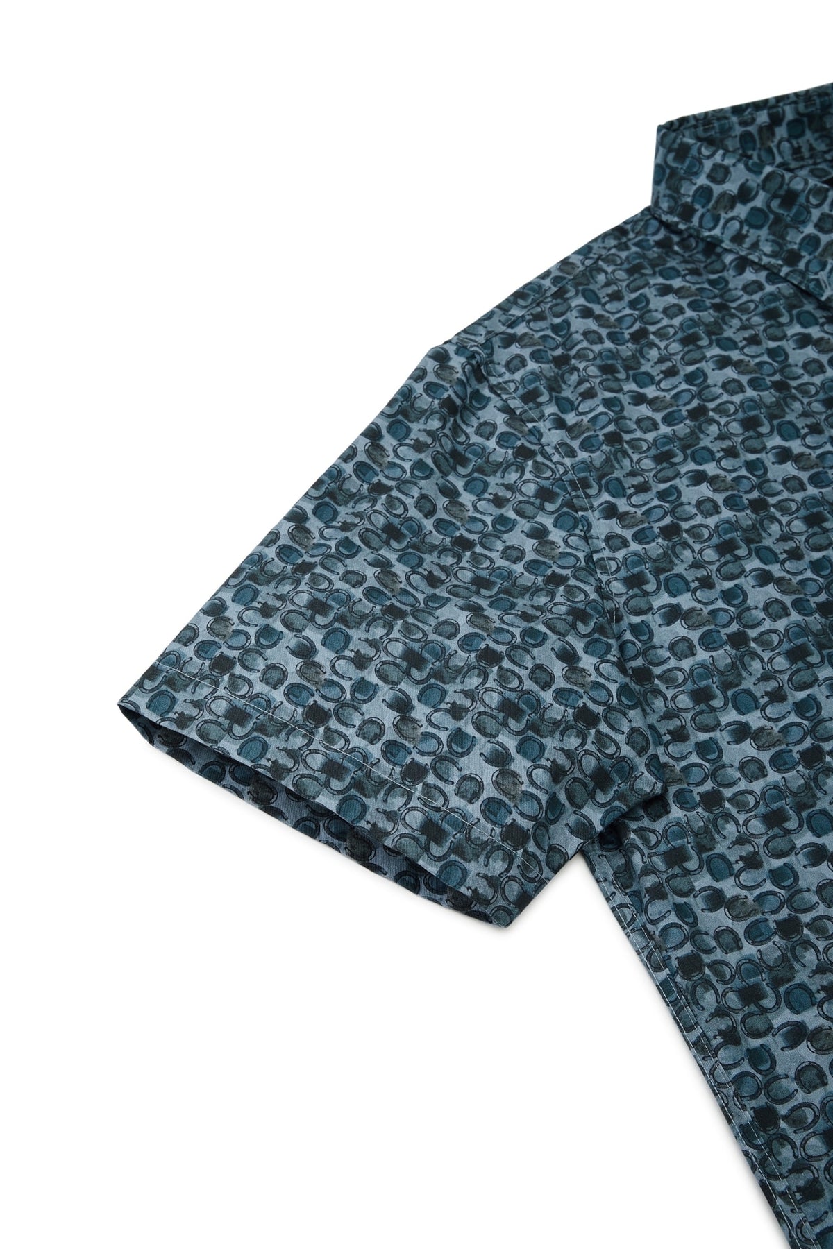 G2000 - Shirts - Wrinkle-Free Horseshoe Digital Print Comfort Fit Twill Short Sleeve Casual Shirt