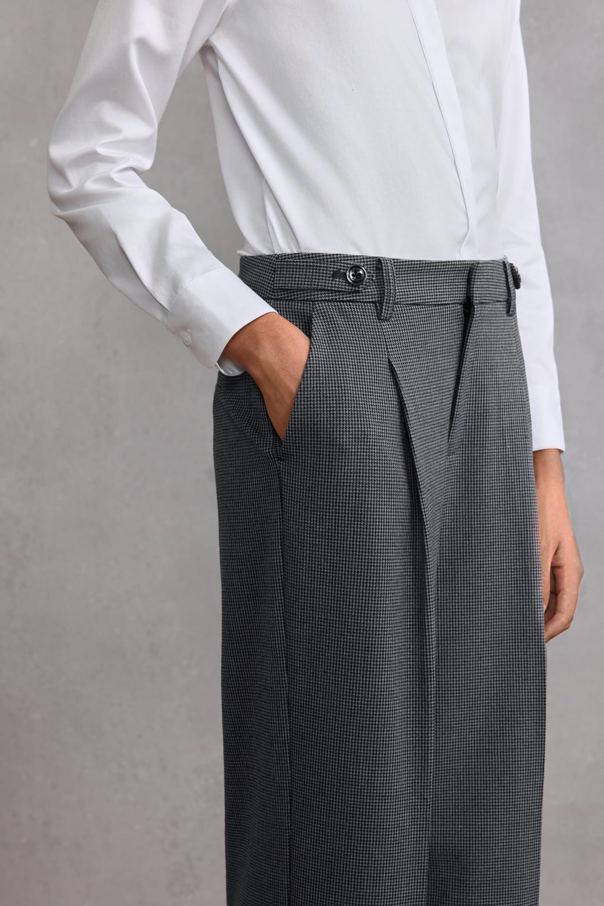 G2000 - Pants - Houndstooth Straight Leg Ankle Pants