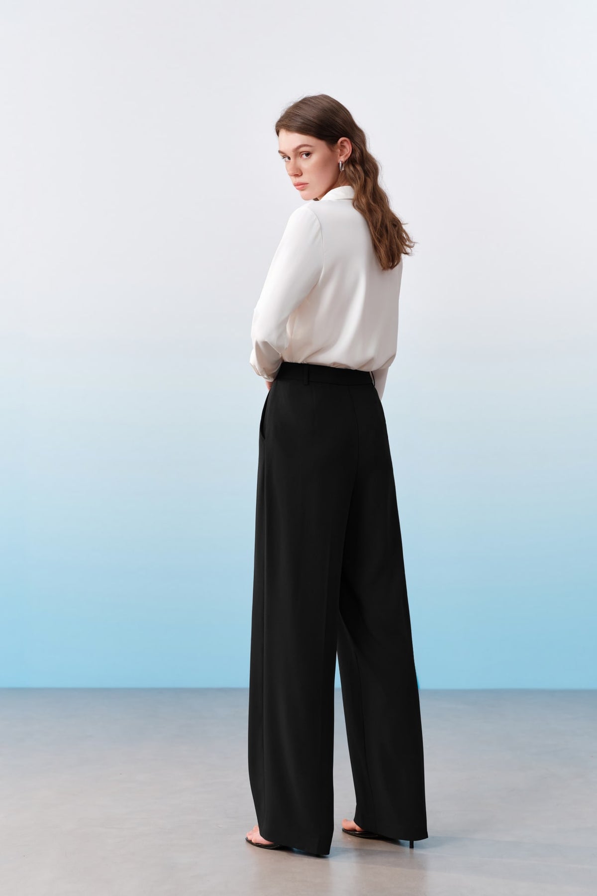 G2000 Blouses Anti Uv Back Crepe Shirt Collar Regular Fit Long Sleeve Blouse With Necklace