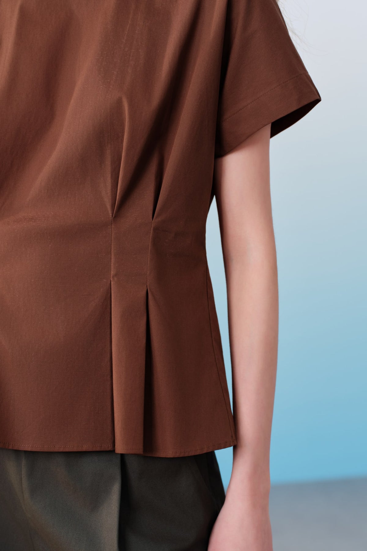 G2000 - Blouses - Pleated Cotton Poplin Stretch Round Neck Regular Fit Short Sleeve Shirt With Self Fabric Tie