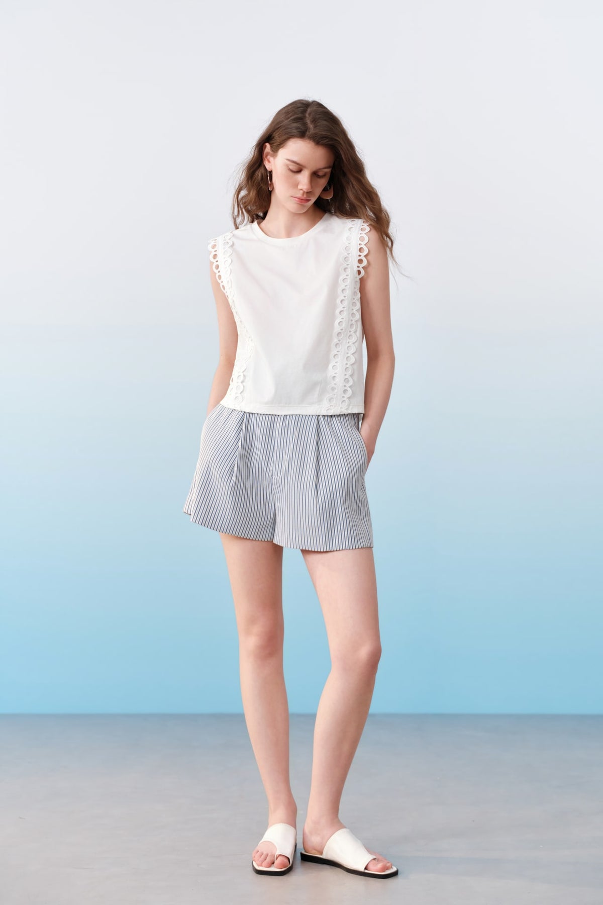 G2000 T-Shirts Lace Blocking Round Neck Sleeveless Top