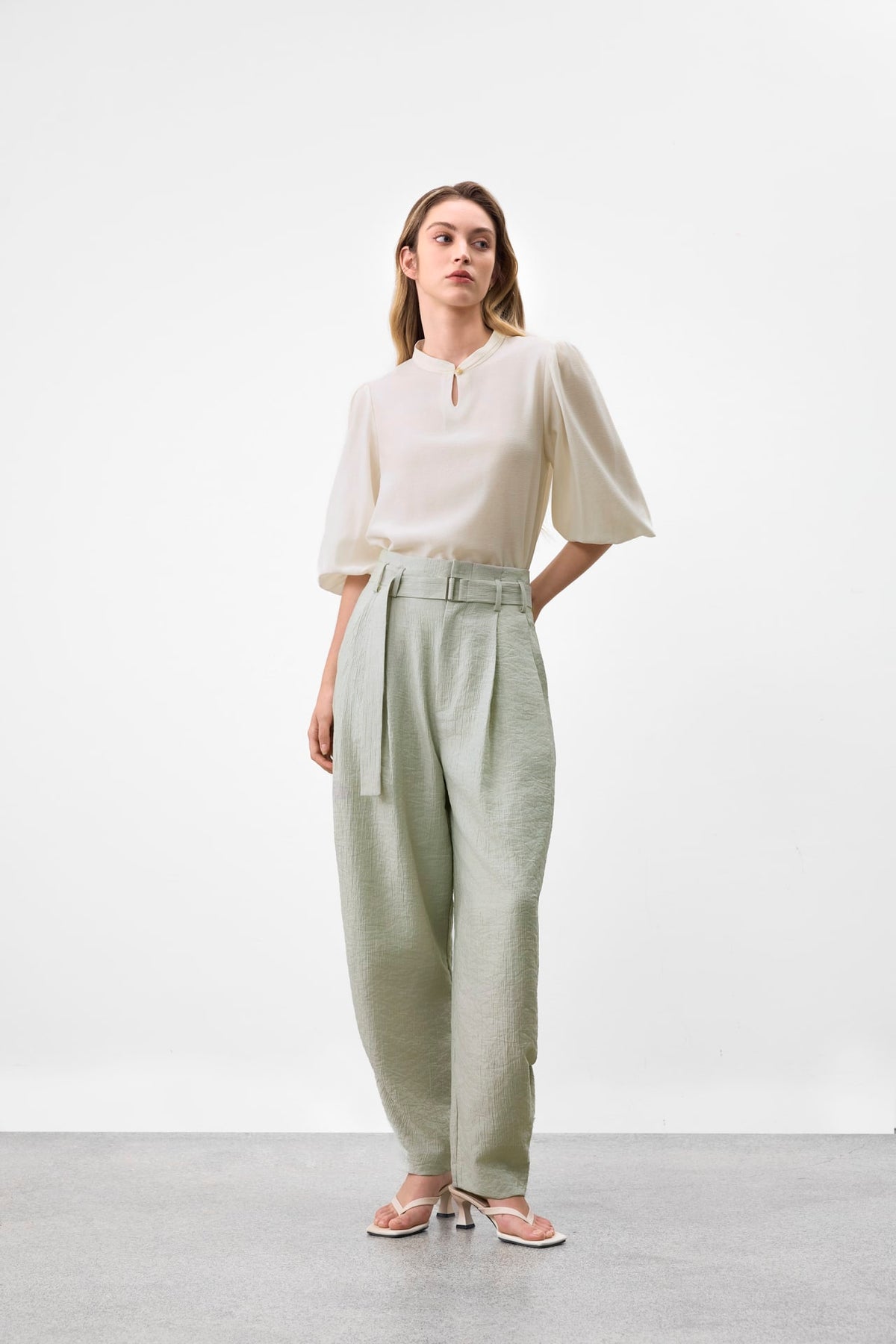 G2000 - Blouses - Pleated Detail Stand Collar Regualr Fit Blouse