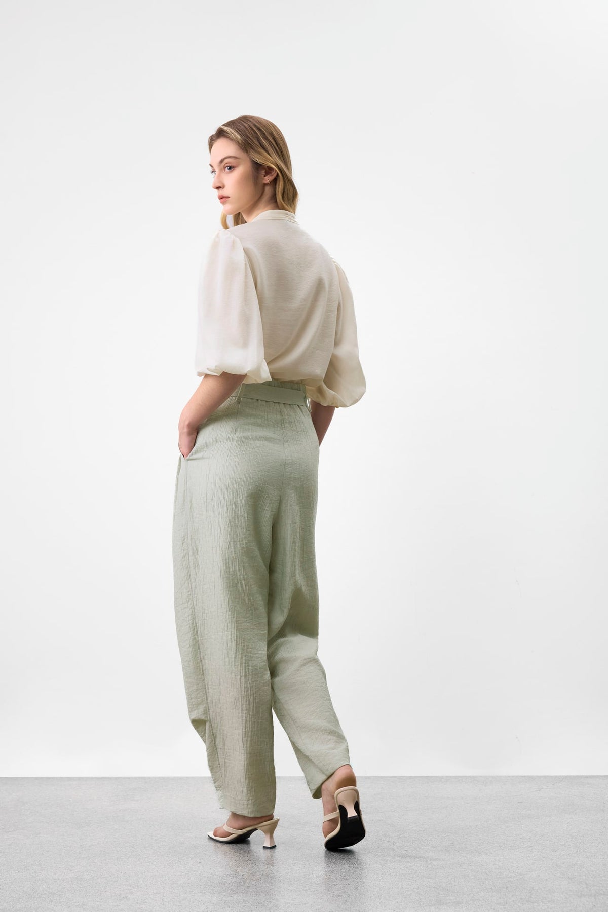 G2000 - Blouses - Pleated Detail Stand Collar Regualr Fit Blouse