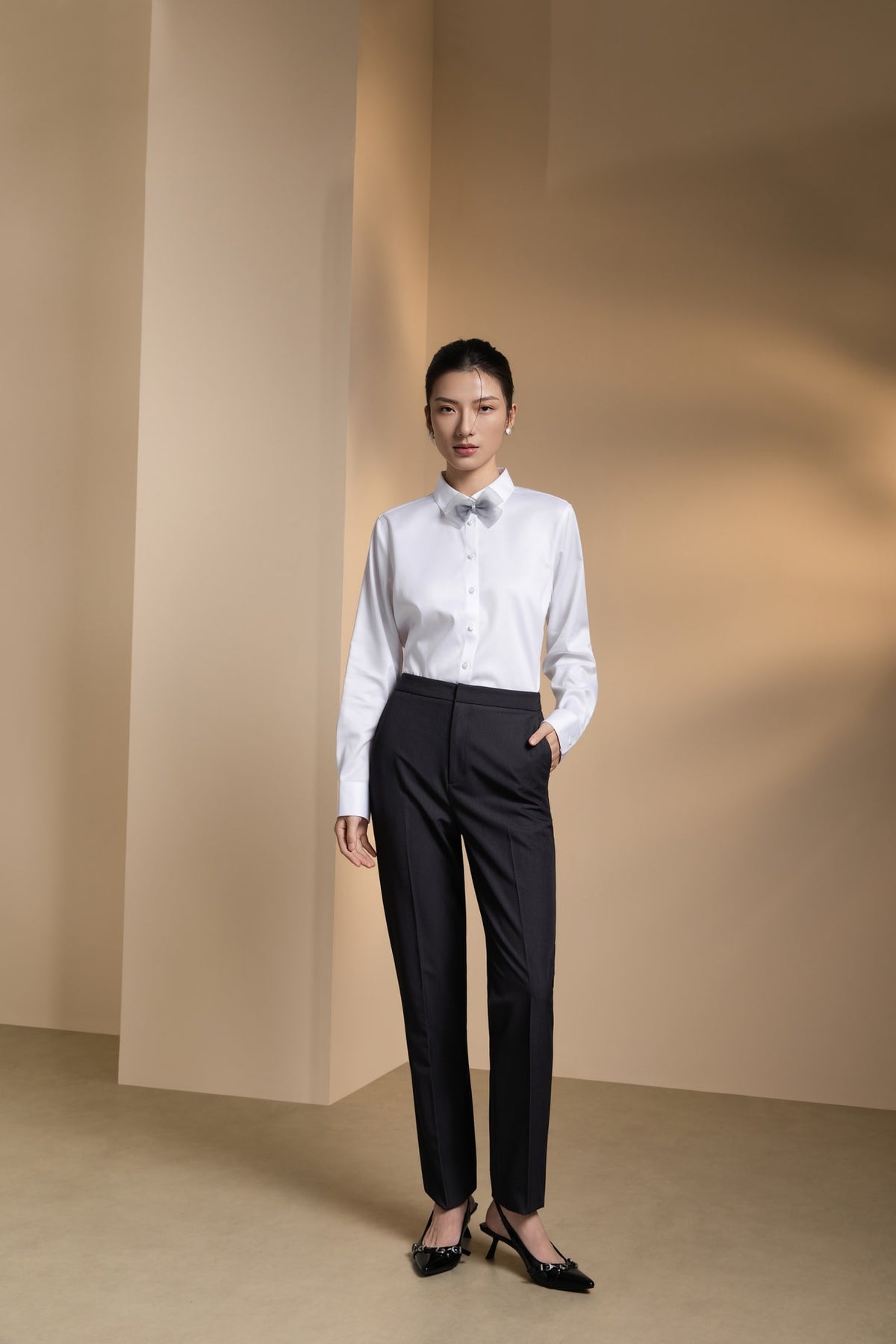 Non-Iron Stretch Solid Fine Twill Comfort Fit Long Sleeve Shirt with Detachable Bow Tie
